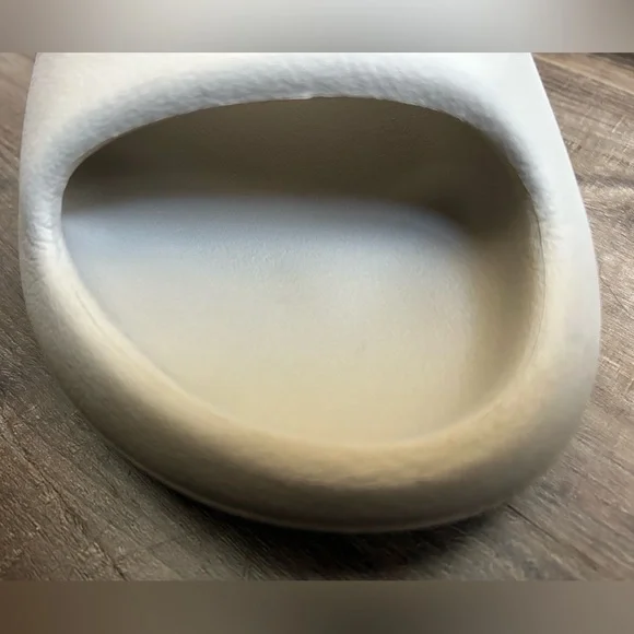 Adidas Yeezy Slides Bone White Size 11 - Picture 4 of 8